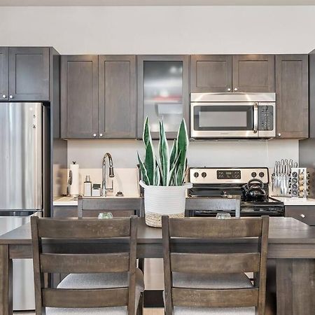 Beautiful 1-Bed & Den Διαμέρισμα Μινεάπολη Εξωτερικό φωτογραφία