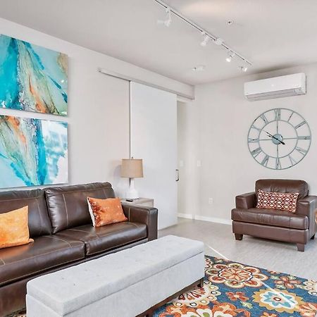 Beautiful 1-Bed & Den Διαμέρισμα Μινεάπολη Εξωτερικό φωτογραφία