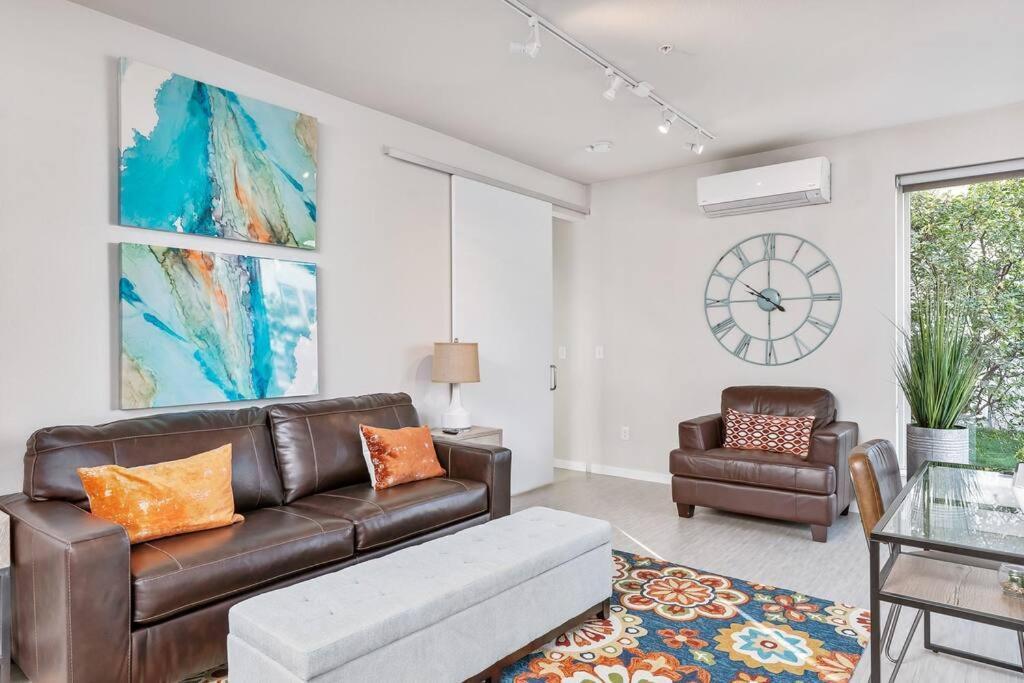 Beautiful 1-Bed & Den Διαμέρισμα Μινεάπολη Εξωτερικό φωτογραφία