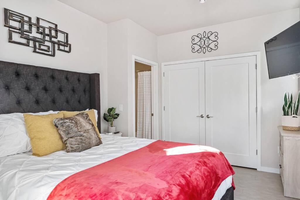 Beautiful 1-Bed & Den Διαμέρισμα Μινεάπολη Εξωτερικό φωτογραφία
