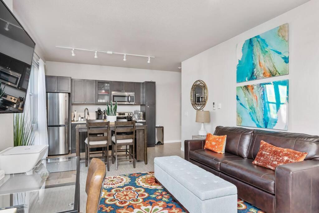 Beautiful 1-Bed & Den Διαμέρισμα Μινεάπολη Εξωτερικό φωτογραφία