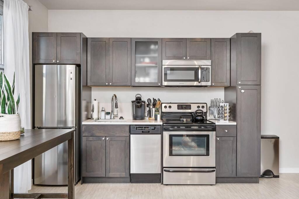 Beautiful 1-Bed & Den Διαμέρισμα Μινεάπολη Εξωτερικό φωτογραφία