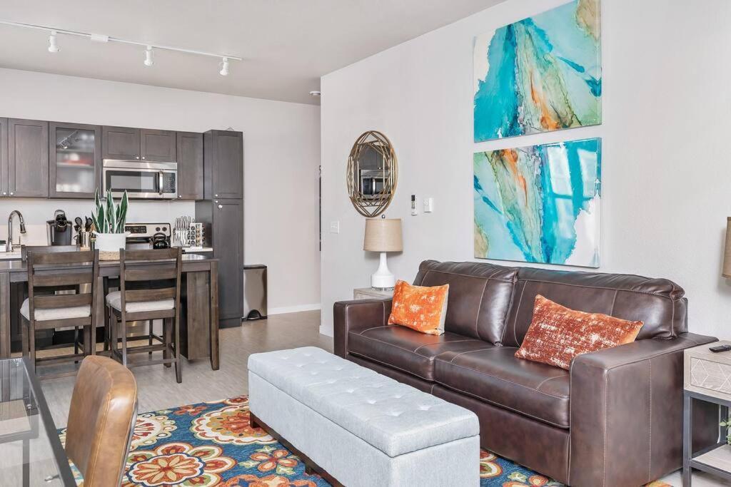 Beautiful 1-Bed & Den Διαμέρισμα Μινεάπολη Εξωτερικό φωτογραφία