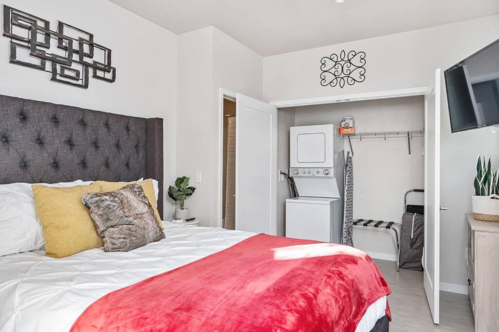 Beautiful 1-Bed & Den Διαμέρισμα Μινεάπολη Εξωτερικό φωτογραφία